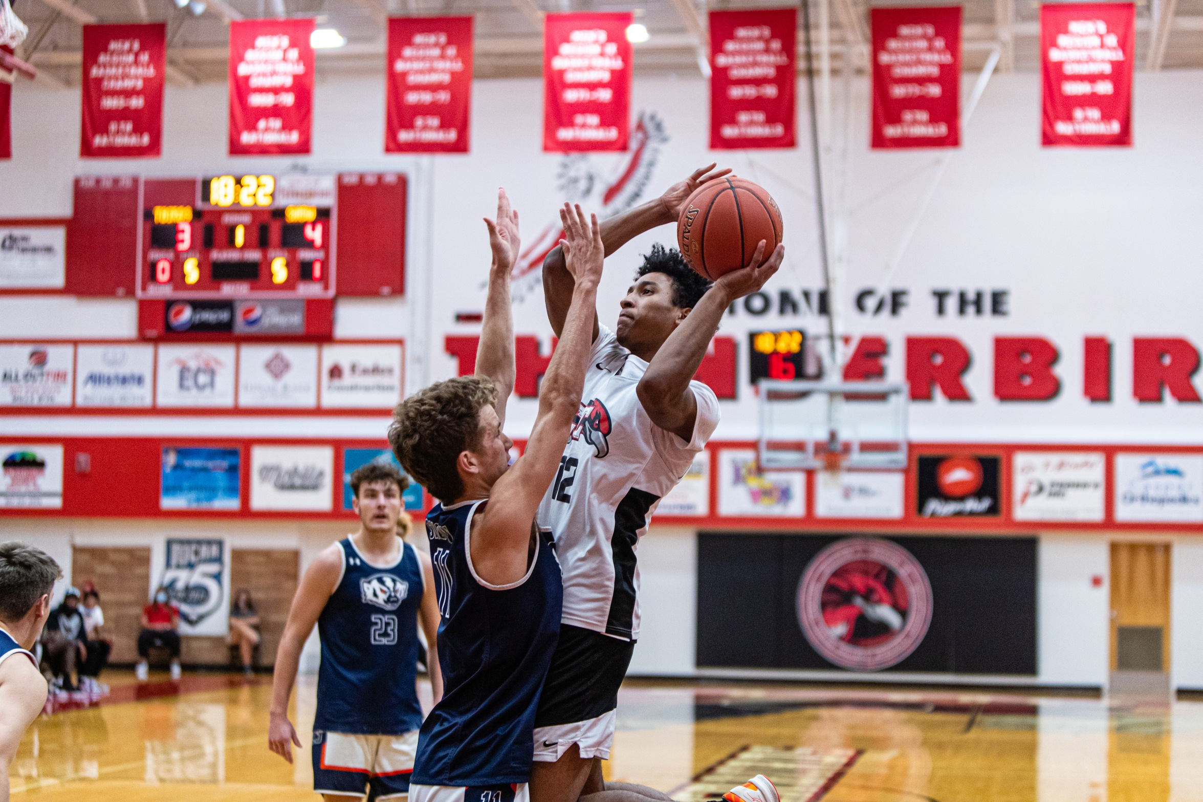 Men's basketball image